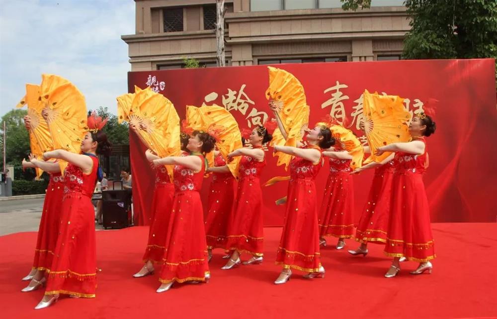 亲睦家歌舞会太湖美