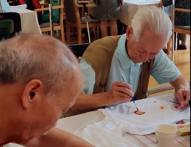 成都养老院节日