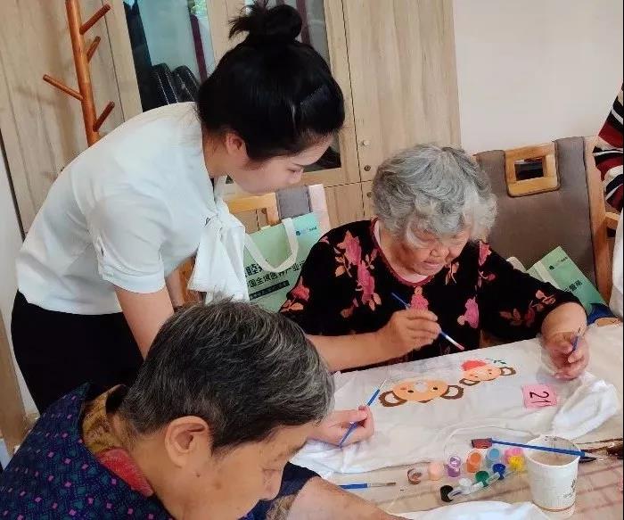 成都养老院节日