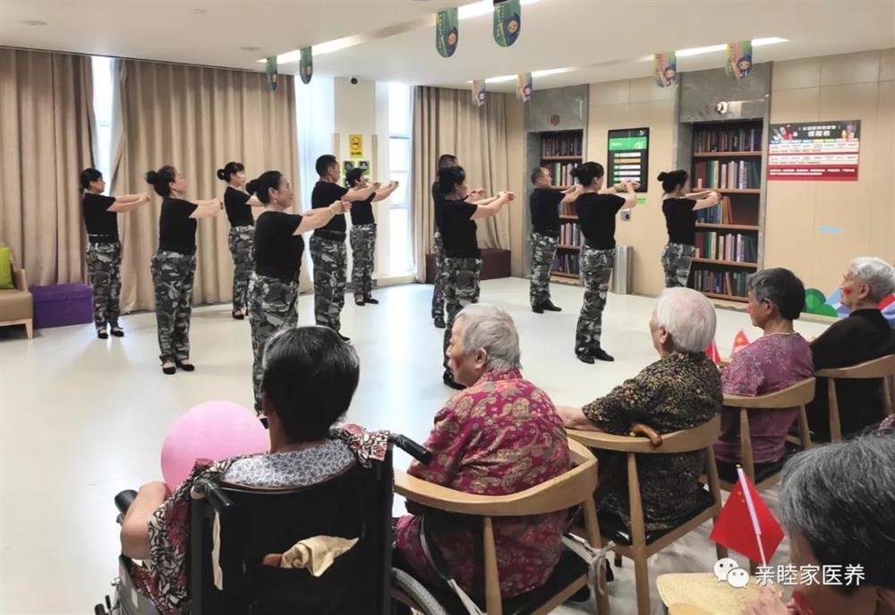 成都养老院唱响八一