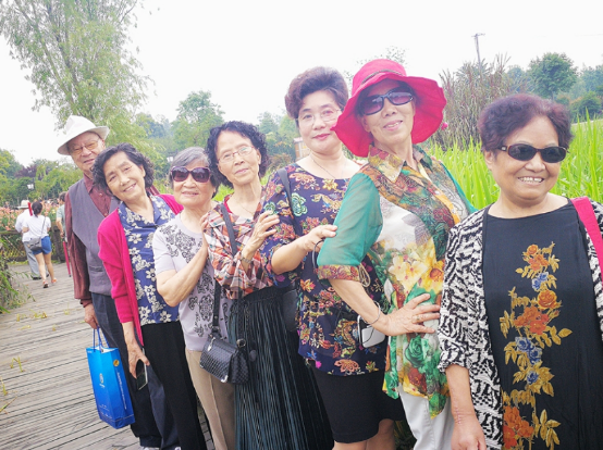 亲睦家成都养老院6月生日会