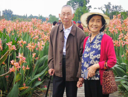 亲睦家成都养老院6月生日会