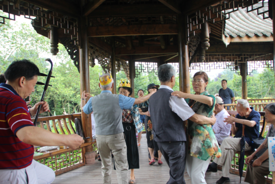 亲睦家成都养老院6月生日会