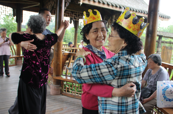 成都养老院6月生日会