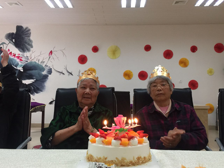 分类图片 成都亲睦家天乡养老：亲睦家养老中心5月生日会