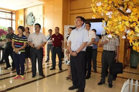 分类图片 百色市卫计委领导一行至亲睦家参观考察