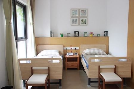 分类图片 开明充实的老人更乐意住养老院