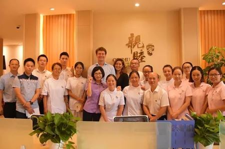 分类图片 亲睦家老年医院邀请荷兰顶级康复专家，助力老年康复医学