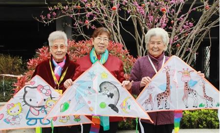 分类图片 亲睦家定制长者生活方式【彩绘风筝节】，渲染缤纷春色！