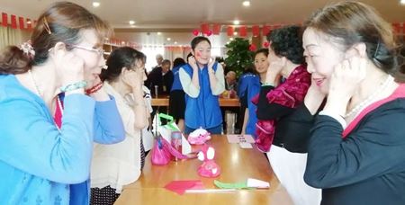 分类图片 “我和我的祖国”亲睦家长者欢度国庆，告白祖国！