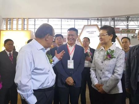 分类图片 获国家卫生部原部长和副省长点赞？ 一起来看看老博会上的新昆华·亲睦家康养中心