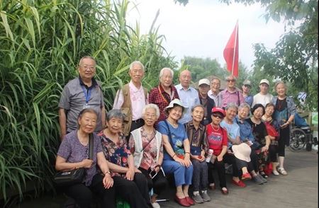 分类图片 成都养老置信亲睦家：那个默默陪你长大，给你温暖的人